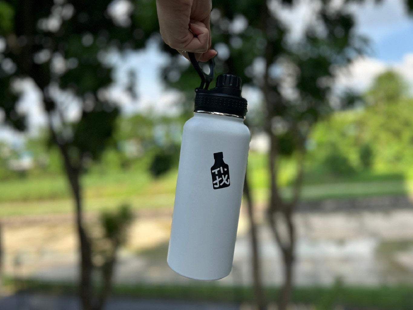 32Oz White Vacuum Insulated Flask